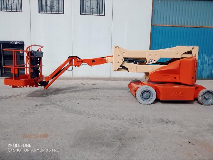 2006 JLG E400AJP