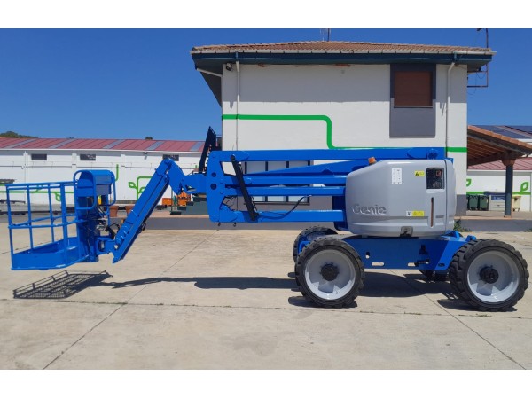 2011 GENIE Z-45/25